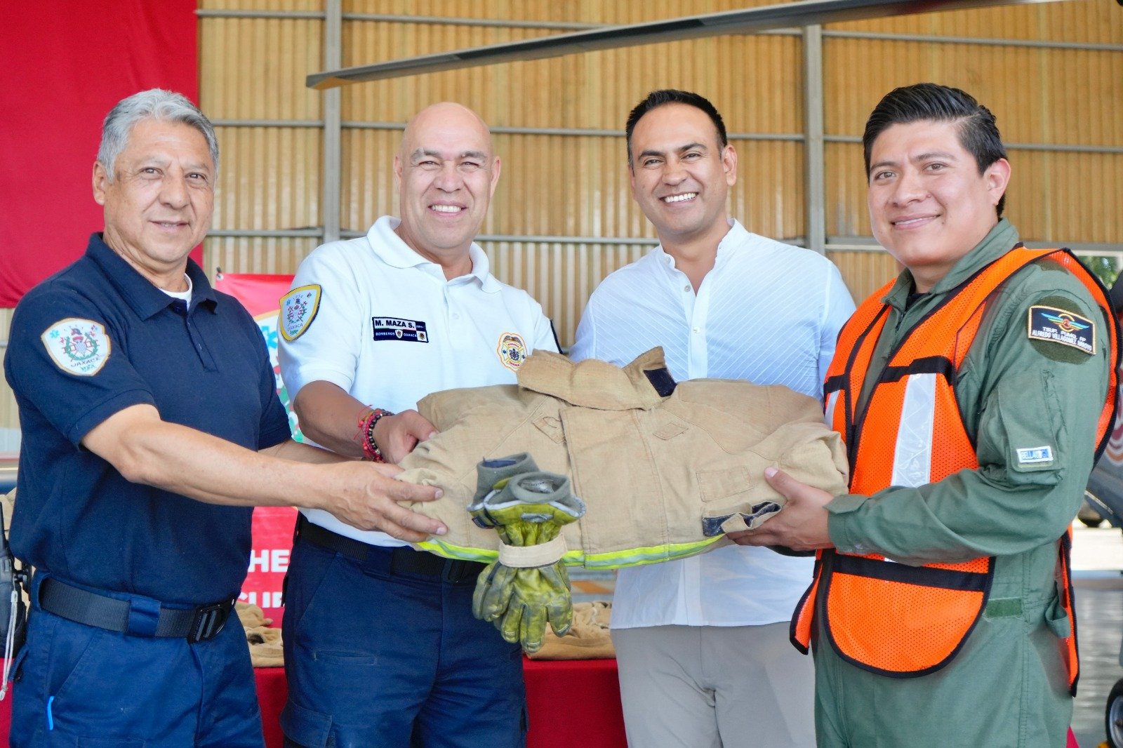 Entregan Equipos De Protecci N Contra Incendios A Elementos Del Hangar